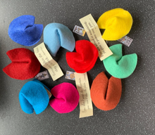 Load image into Gallery viewer, Fortune Cookie With Tarot Card & Quotes (Random Colour Sent)