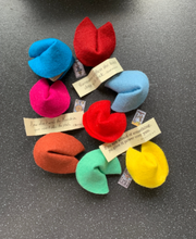 Load image into Gallery viewer, Fortune Cookie With Tarot Card & Quotes (Random Colour Sent)